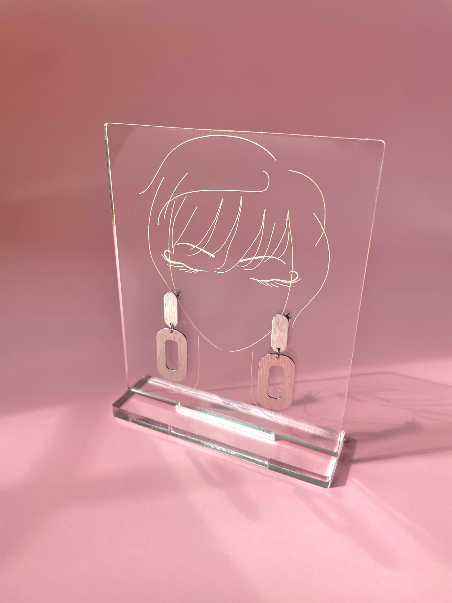 FACE - short hair - earring stand